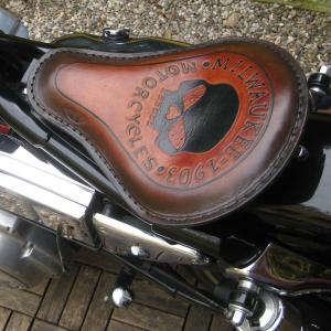 dhカスタム FLY FREE 本革ソロシート（ホワイト） スタンダードサイズ