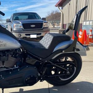 ハーレー純正 スイッチバック 2UPシート M8 ローライダー/S/ST