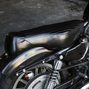 ハーレースポーツスター用L eP e r a バイクシート 黒 ボルト固定式 ハーレースポーツスター用L eP e r a バイクシート 黒 ボルト