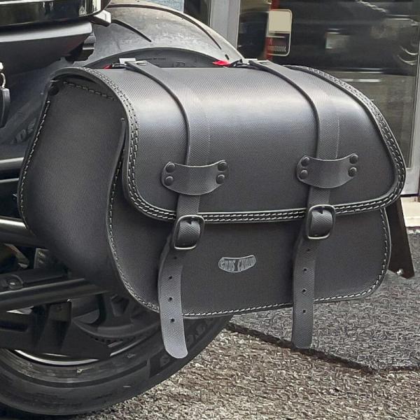 エンズクオイオ REV PROG レザーサドルバッグ 19L (型押しレザー) スポーツスターS