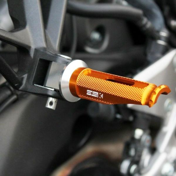 ハーレー X500 レーシング・パッセンジャーアルミステップ (シルバー/カラーアルマイト仕上げ) ...