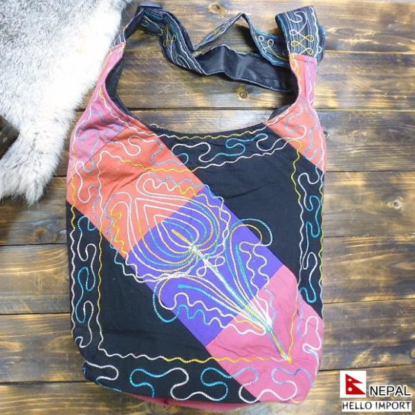 ネパール 斜めがけショルダーバッグ パッチワーク風 アジアン エキゾチック 鞄 エスニック ファッシ...