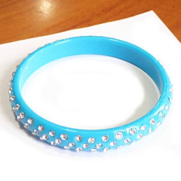 10536-『ブレスレット』　ラインストーン　バングル　ブルー　内径６．８cm　１１mm巾　１個