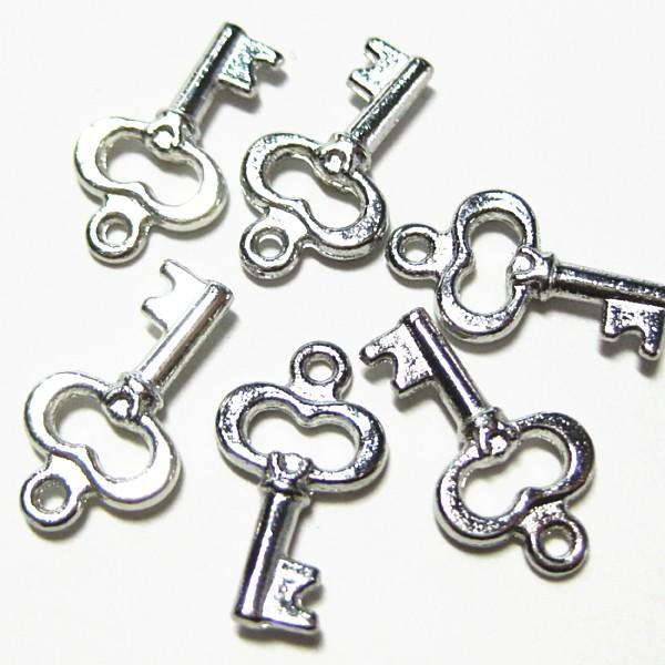 11195-《メタルチャーム・パーツ》　ミニ鍵　銀色　１６ｘ１０mm　３０個/１セット