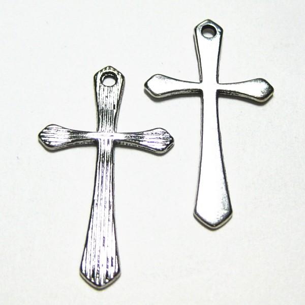 11790-《メタルチャーム・パーツ》　クロス　銀古美　３３ｘ１９mm　１０個/１セット