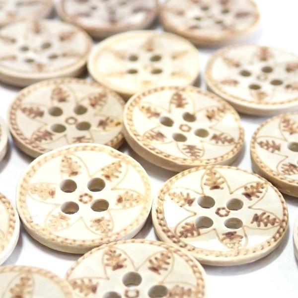 12213-【ウッドビーズ】　ボタン　１５mm　４ホール　２０個/１パック