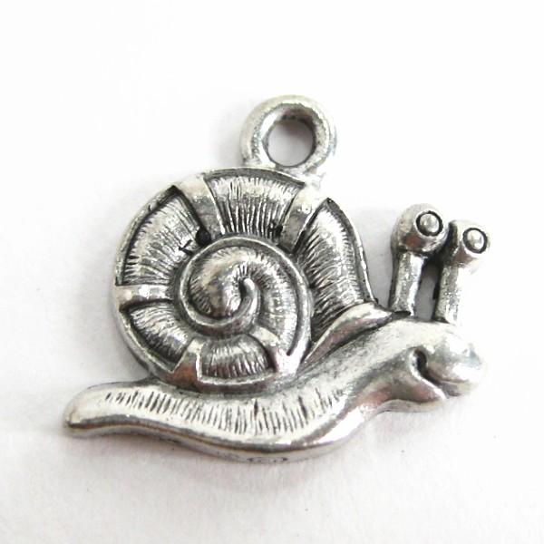 13122-【ＮＹピューター】　カタツムリ　チャーム　銀古美　１９mm　５個/１セット