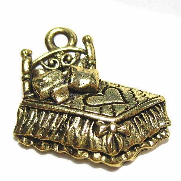 13136-【ＮＹピューター】　ベット　チャーム　金古美　１９mm　５個/１セット