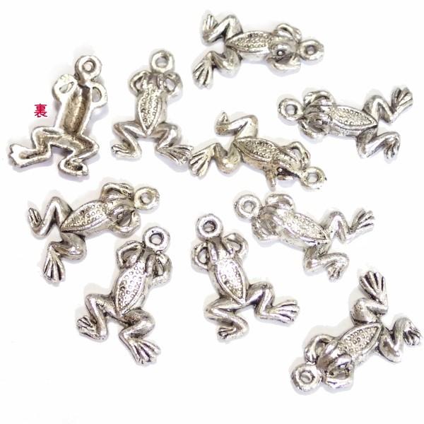 15383-《メタルチャーム・パーツ》　カエル　銀古美　２２ｘ１４mm（カン含む）　１０個/１セット