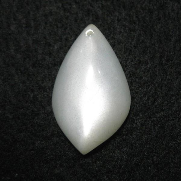 21214-《天然石ペンダント》　シルバームーンストーン　約３１ｘ１８mm（５．６ｇ）　１個