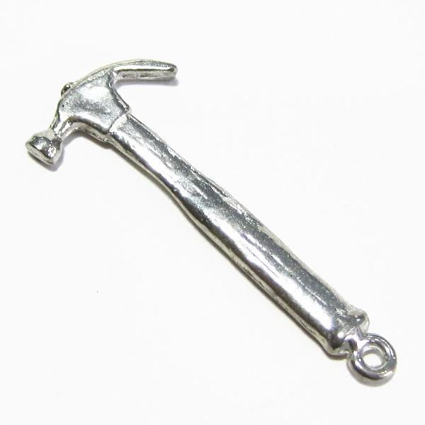 30658-【ＮＹピューター】　とんかち　チャーム　銀古美　１４mm　５個/１セット