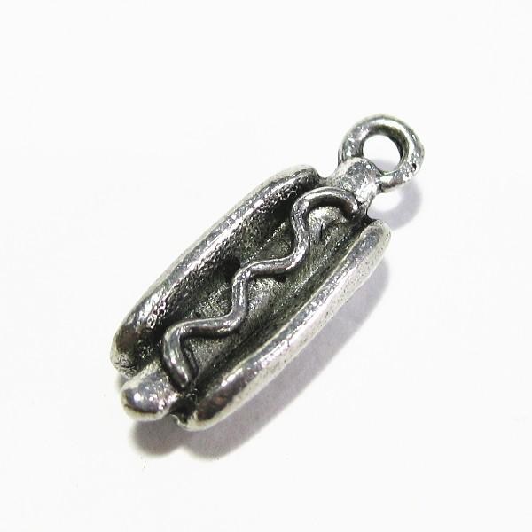 30662-【ＮＹピューター】　ホットドッグ　チャーム　銀古美　１４mm　５個/１セット