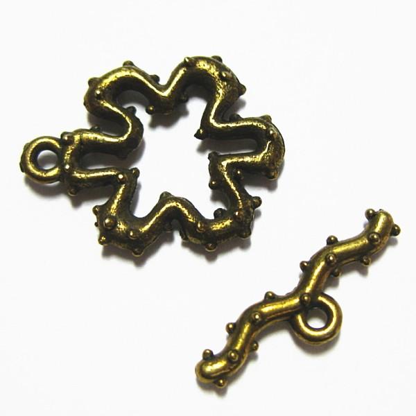 30747-《トグル》　ＮＹピューター　フラワー　真鍮古美　花部分１７mm　５ペア/１セット