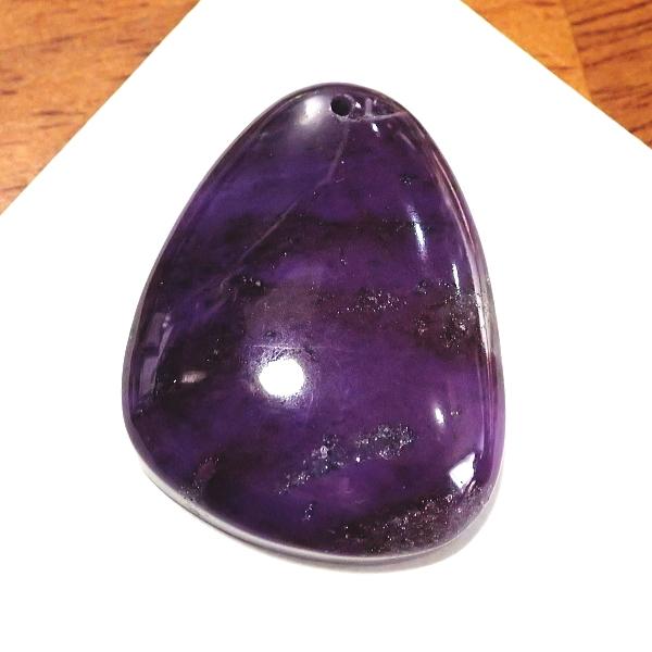 30783-《天然石ペンダント》　スギライト　約３３ｘ２５mm（１１．８ｇ）　１個