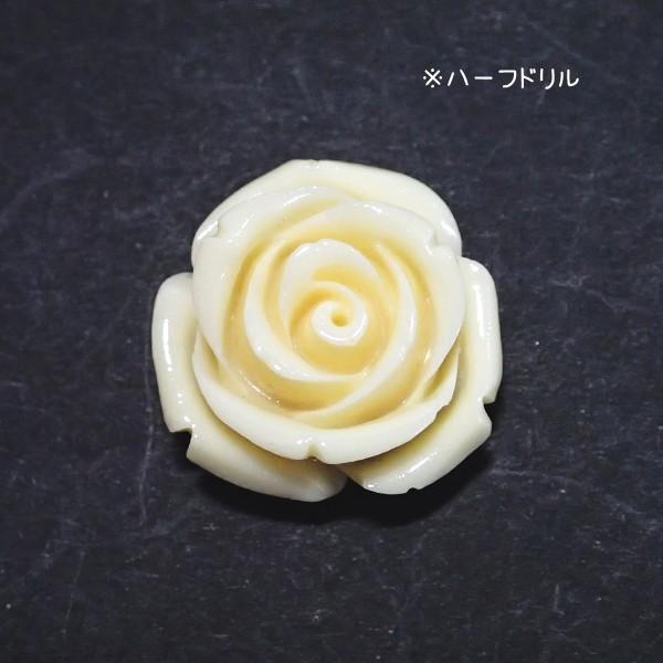 4100-【人造コーラル】　薔薇　クリーム　ハーフドリル　２５mm　１個