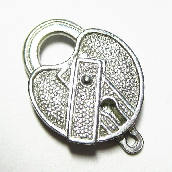 4157-【ＮＹピューター】　かぎハート　チャーム　銀古美　１５mm　５個/１セット