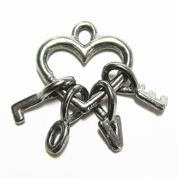 4308-【ＮＹピューター】　ハートＬＯＶＥ　チャーム　銀古美　１４mm　５個/１セット