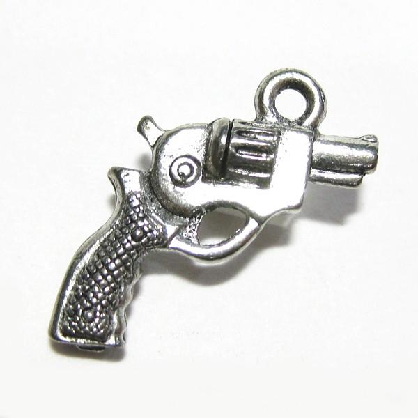 4329-【ＮＹピューター】　ピストル　チャーム　銀古美　１５mm　５個/１セット