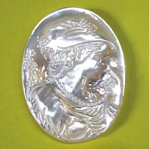 4902-『シェル』　カメオ　シーシェル　帽子あり　２８x３８mm　１個