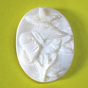 5180-『シェル』　カメオ　MOP　蝶と花　３０x２３mm　１個