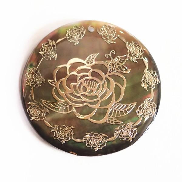 7588-『シェル』　草花紋　黒蝶貝　３４mm　１個