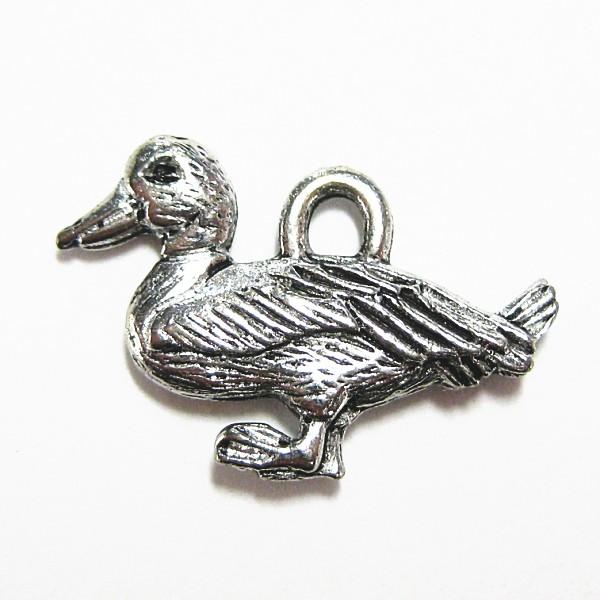 7657-【ＮＹピューター】　かも　チャーム　銀古美　１８mm　５個/１セット