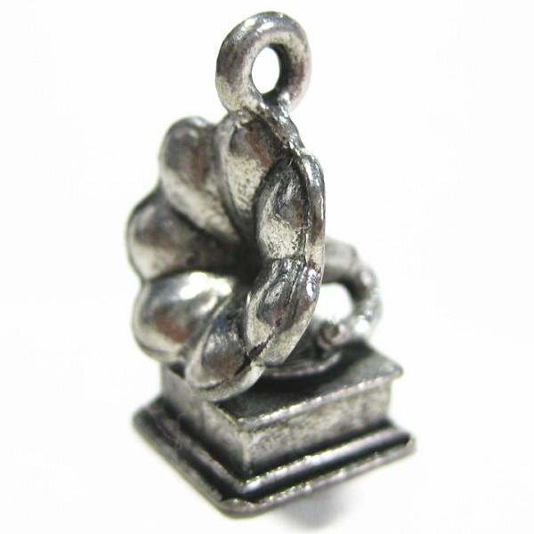 7695-【ＮＹピューター】　蓄音機　チャーム　銀古美　１４mm　５個/１セット