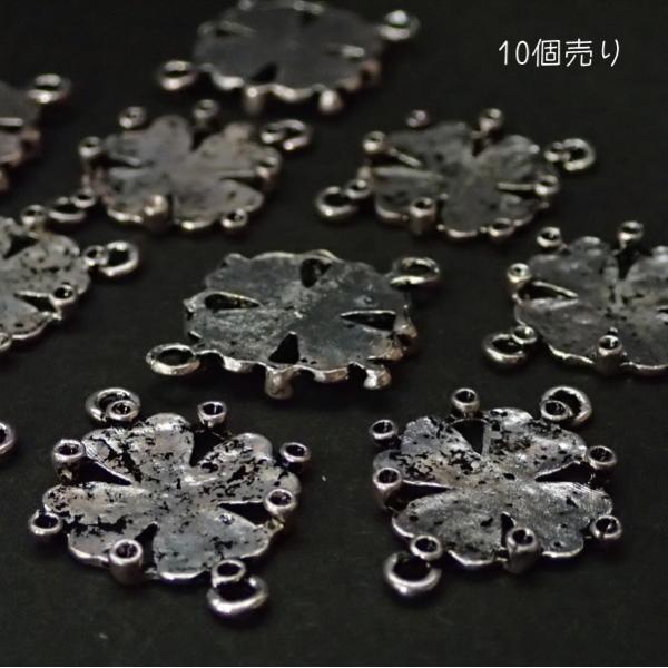 8223-《メタルチャーム・パーツ》　四葉コネクター　銀古美　２０mm　１０個/１セット