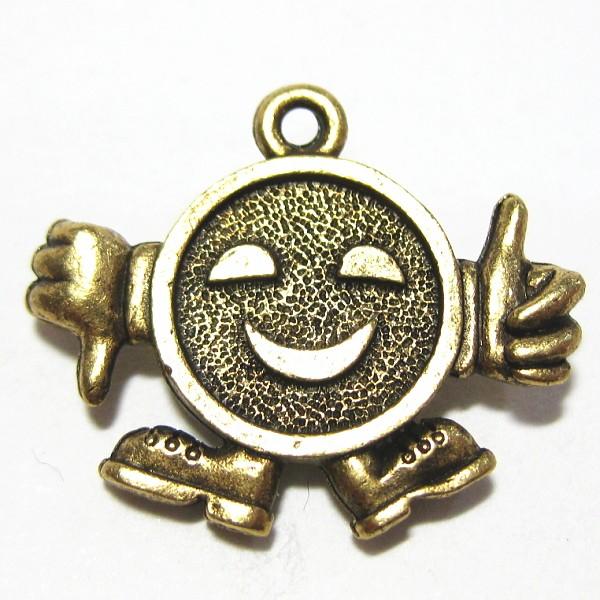 8311-【ＮＹピューター】　泣き笑い君　チャーム　金古美　２３mm　５個/１セット