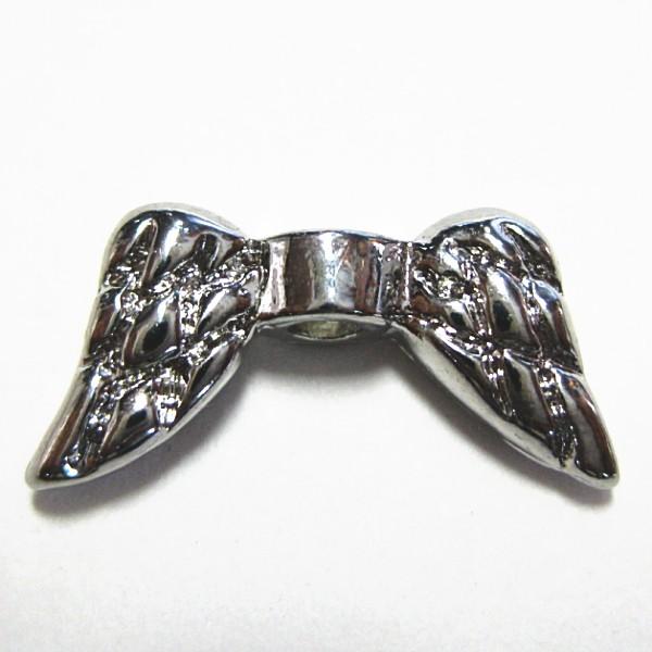 8484-《メタルチャーム・パーツ》　天使の羽根　真鍮製　銀色　８ｘ１８mm（ホール２mm）　１個