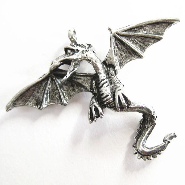 9262-【ＮＹピューター】　ドラゴン　チャーム　銀古美　４３x３１mm　５個/１セット