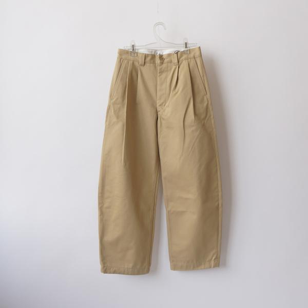 RENEGH/レネフ・2 TUCK WIDE CHINO PANTS　MEN
