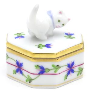 ヘレンド（HEREND） ハート形小物入れ(高さ:8.2cm)猫飾り ヴィクトリア