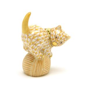ヘレンド　猫　グルーミングキャット　赤　鱗模様 ヘレンド 猫(ミニ) 置物 グルーミングキャット 赤色の鱗模様