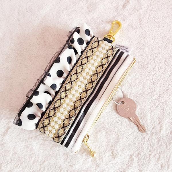 ラミネートのリールコード付きキーケース black２　スマートレター発送可能