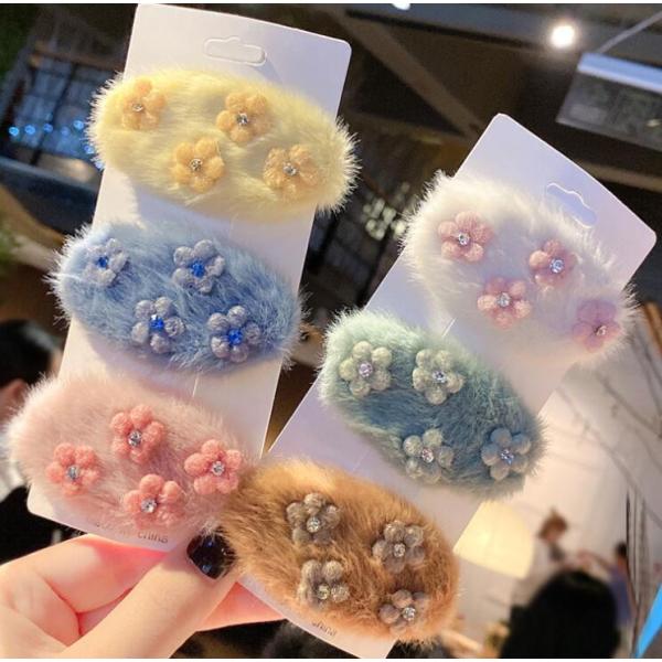 ヘアピン　小花をあしらったふわふわファーヘアピン　パッチンどめ  プチプラ　かわいい　大人　お出かけ...
