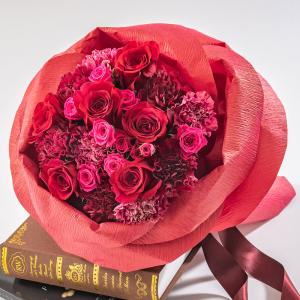 誕生日 花 プレゼント バラの形の花束ペタロ・ローザ「シャイニングレッド」 結婚記念日 結婚祝い 送別｜日比谷花壇 ヤフー店