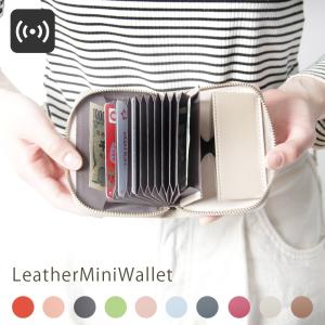 新品同様】CELINE(セリーヌ) ミディアムストラップウォレット 二つ折り