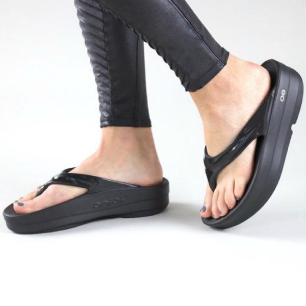 ウーフォス リカバリーサンダル 厚底 レディース ウーメガ OOmega ブラック 20004400...