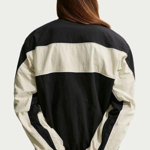 ナイキ(NIKE) ウインドブレーカー ジャケ...の詳細画像1