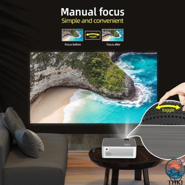 コンパクト ポータブルプロジェクター 高画質 屋内 屋外 両用 自動梯形補正 スマホ同期 WiFi ...