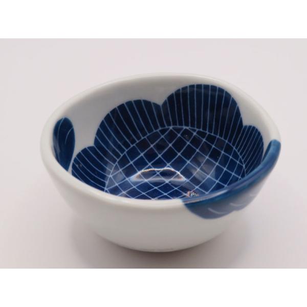 愛媛県指定無形文化財　伝統工芸品　砥部焼 元晴窯 掻落とし 花の深小鉢