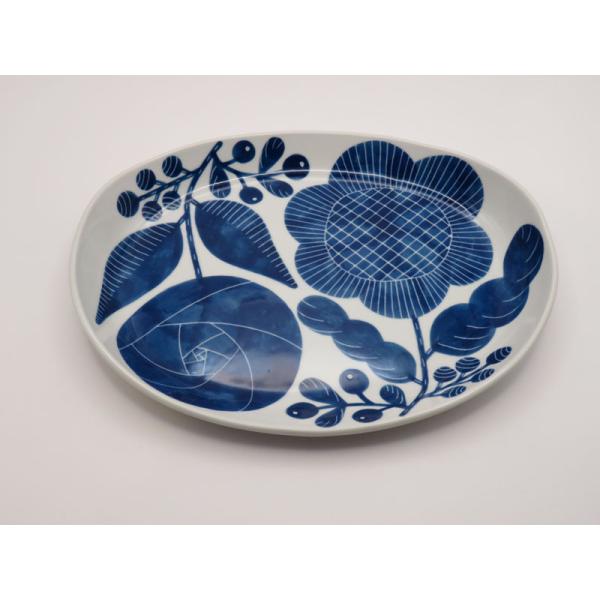 愛媛県指定無形文化財　伝統工芸品　砥部焼 元晴窯 掻落とし 花の楕円皿 大（青）