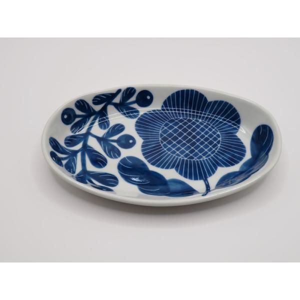 愛媛県指定無形文化財　伝統工芸品　砥部焼 元晴窯 掻落とし 花の楕円皿 小（青）