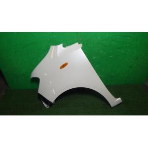 ルクラ DBA-L455F 左フロントフェンダー W24   53812-B2570 中古