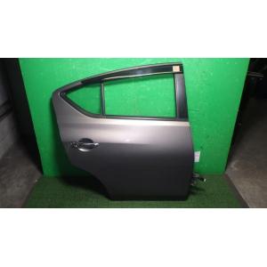 ラティオ DBA-N17 右リアドア KAC   H210M-3BGMA 中古