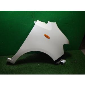 ルクラ DBA-L455F 右フロントフェンダー W24   中古