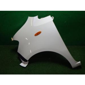 ルクラ DBA-L455F 左フロントフェンダー W24   中古