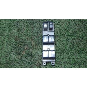 エルグランド CBA-ME51 パワーウインドウスイッチ   25401-WL80A 中古