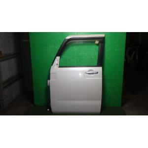 ウェイク DBA-LA700S 左フロントドア W24   67002-B2380 中古